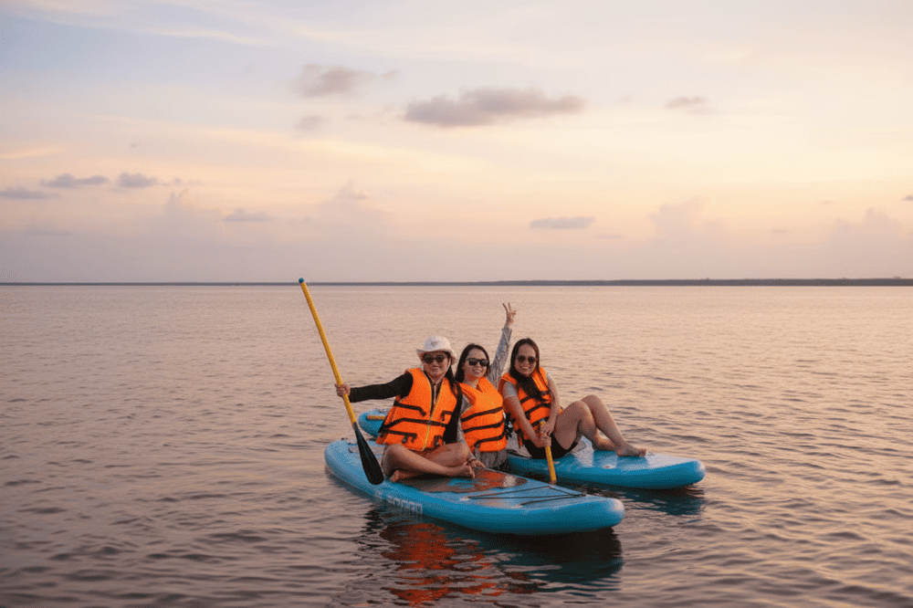 Chèo SUP trên biển Hồ Cốc